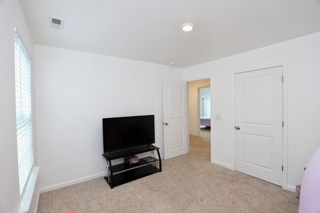 Building Photo - 2037 Elmridge Rd