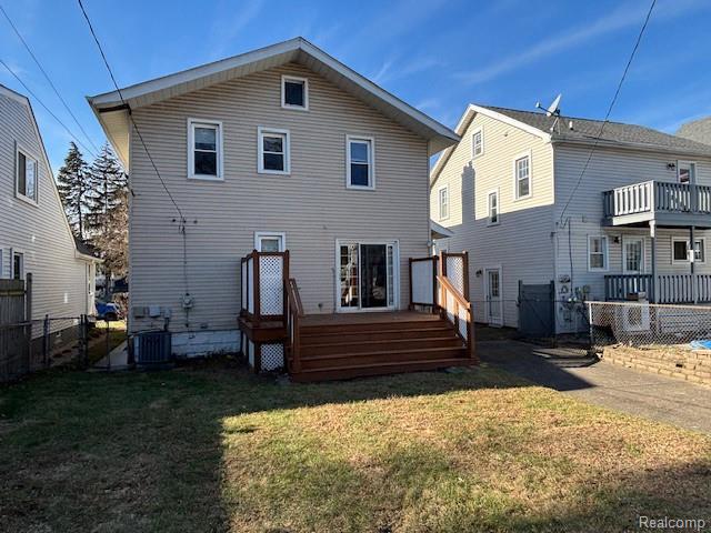 Building Photo - 901 Longfellow Ave