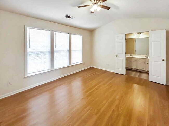 Building Photo - 4033 Edgecomb Dr