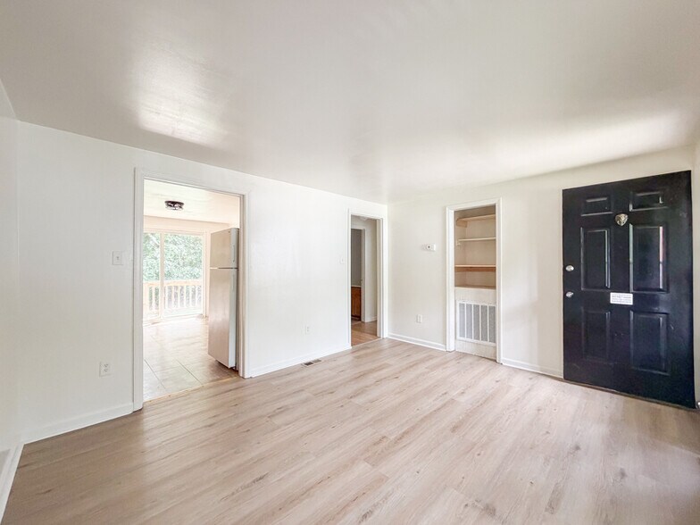 Building Photo - 35 Fox Hill Dr