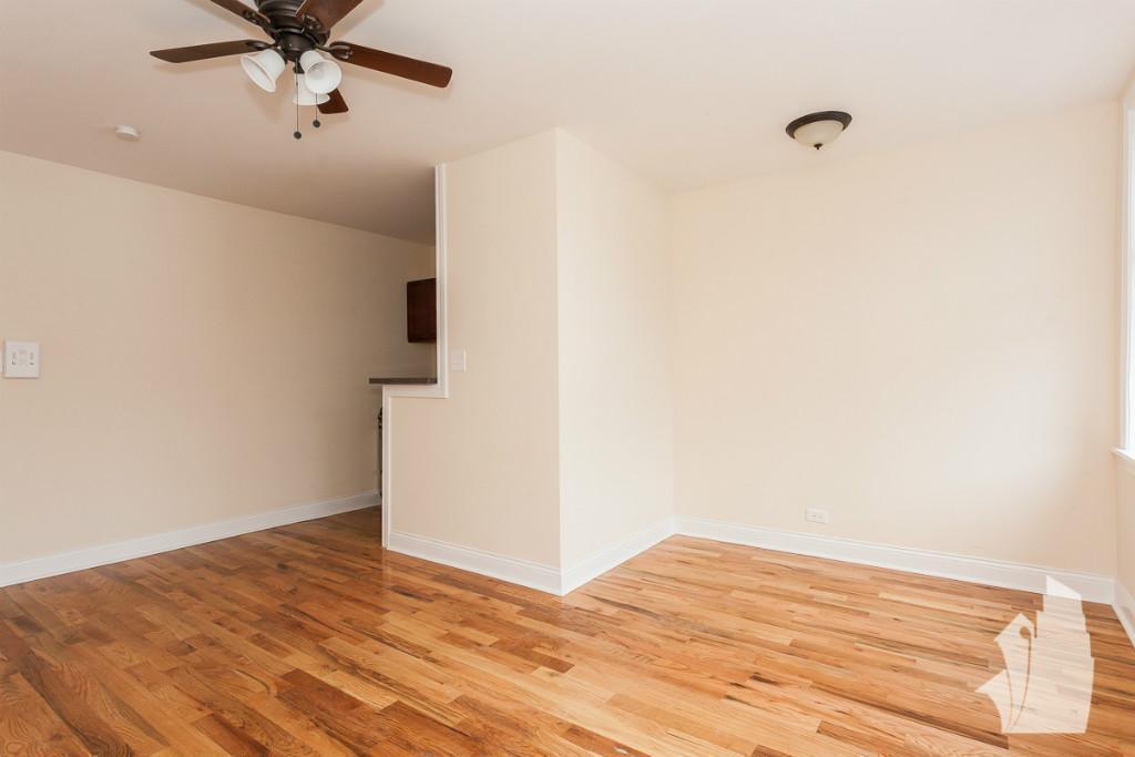 Building Photo - 812 W Diversey Pky