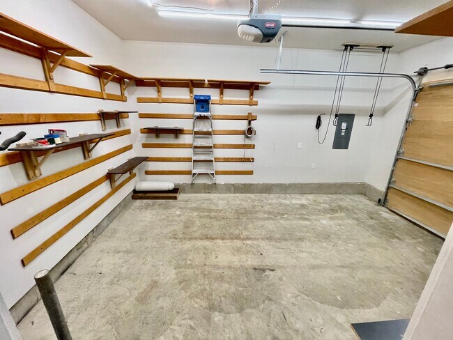 Building Photo - ** HALF MONTH'S FREE RENT **Modern 3bd/2.5...