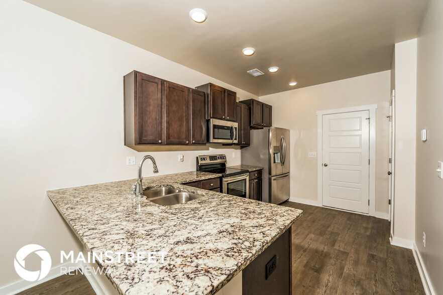 Building Photo - 5726 Cheshire Cove Cir