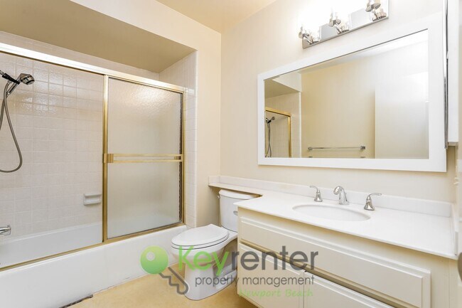 Building Photo - Fountain Valley Family Oasis