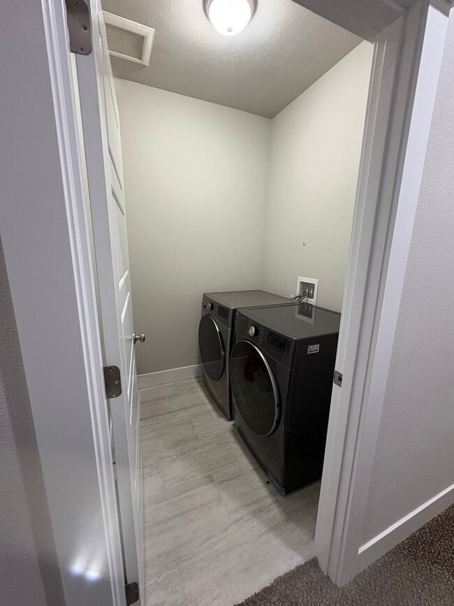 Building Photo - Home for Rent in Quincy