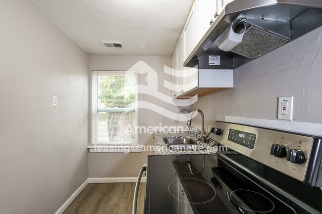 Building Photo - 405 Jean Ave