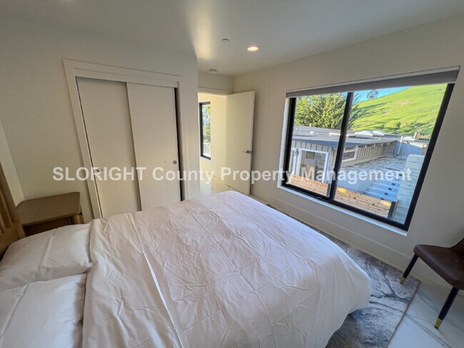 Building Photo - AVAILABLE NOW - Luxury Ocean-View Home in Prime Morro Bay Location - 3 Bed / 3 Bath