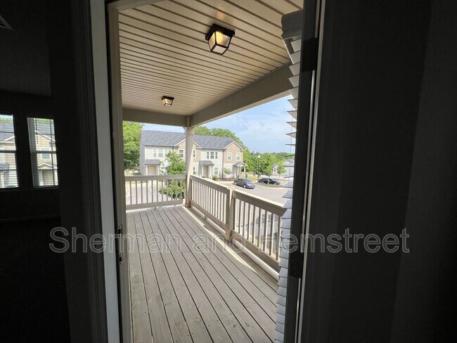 Building Photo - 746 Tarvin Cir