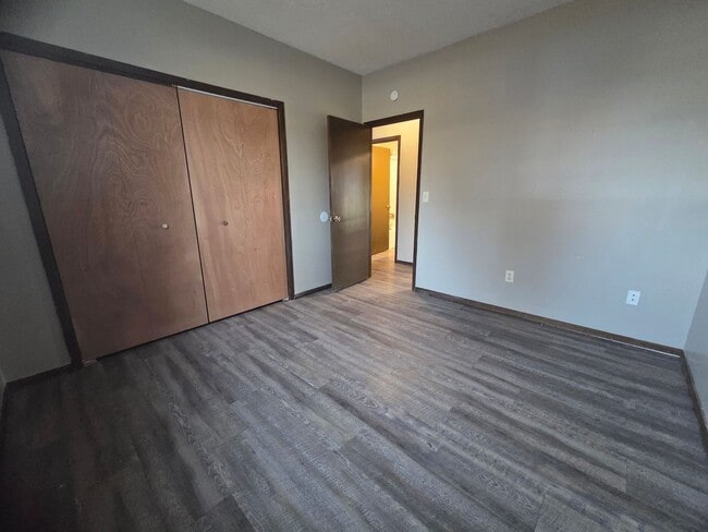 Building Photo - 2 bed lower level apartment