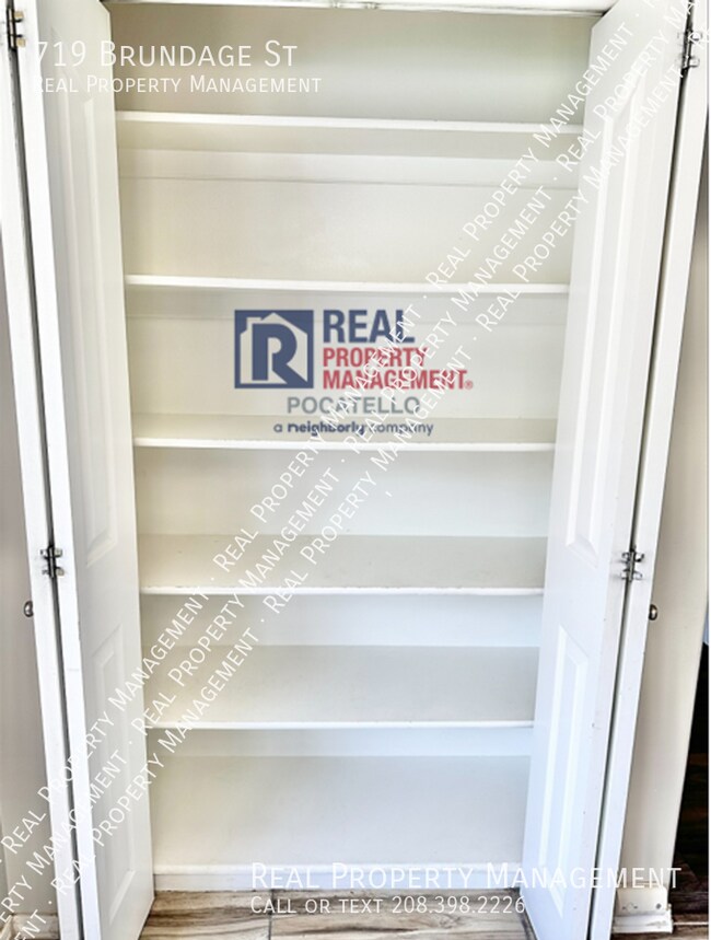 Building Photo - 719 Brundage St