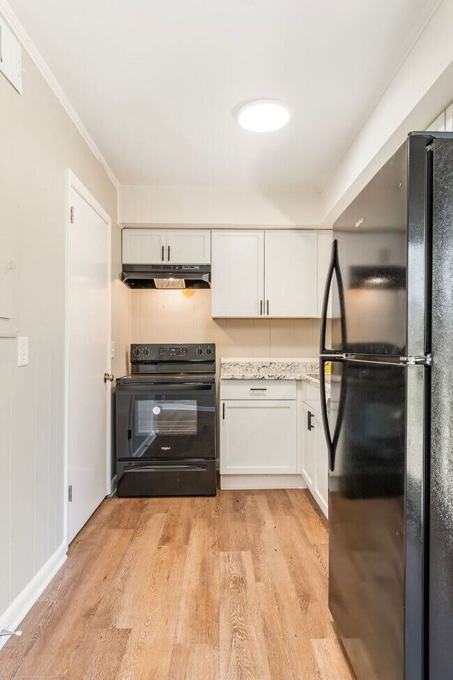 Building Photo - Charming 3-Bedroom 1.5 Bath Oasis in Bellevue
