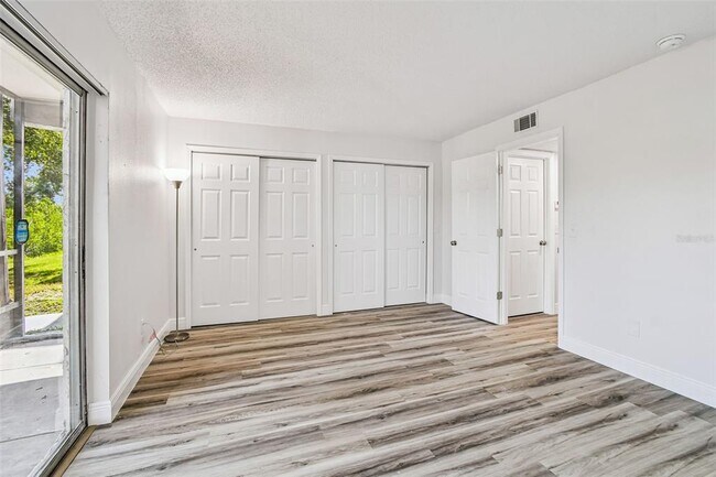 Building Photo - 9125 Tudor Dr