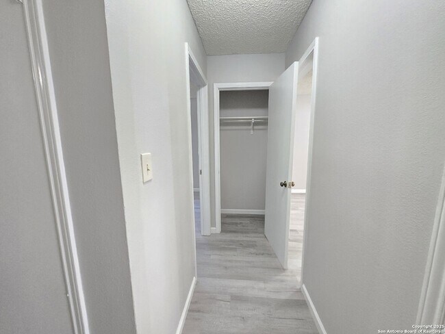 Building Photo - 5507 Roanwood