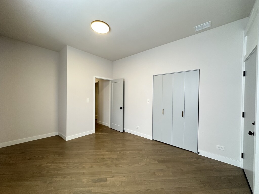 Building Photo - 841 N Mozart St