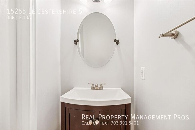 Building Photo - 15265 Leicestershire St