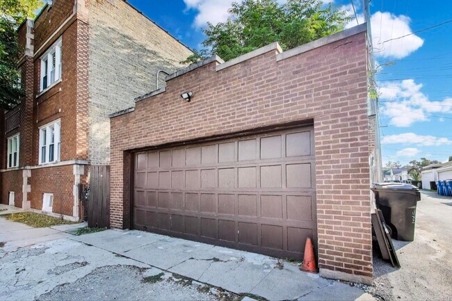 Building Photo - 3921 N Long Ave