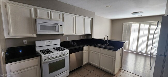 Building Photo - 190 Renville Ct