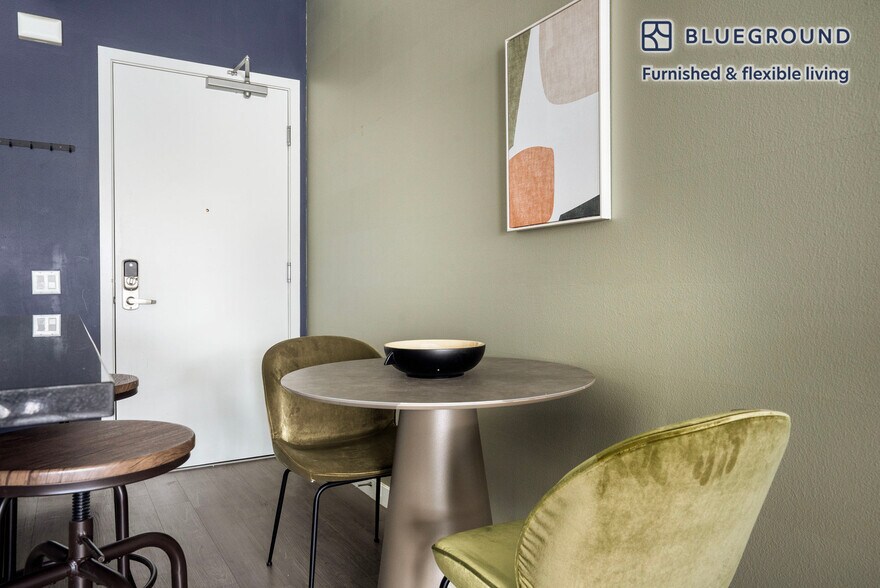 Building Photo - 690 Long Bridge St