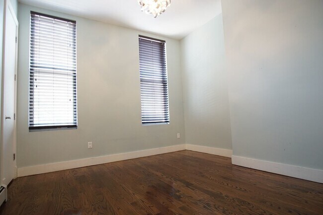 Building Photo - 88 Harman St