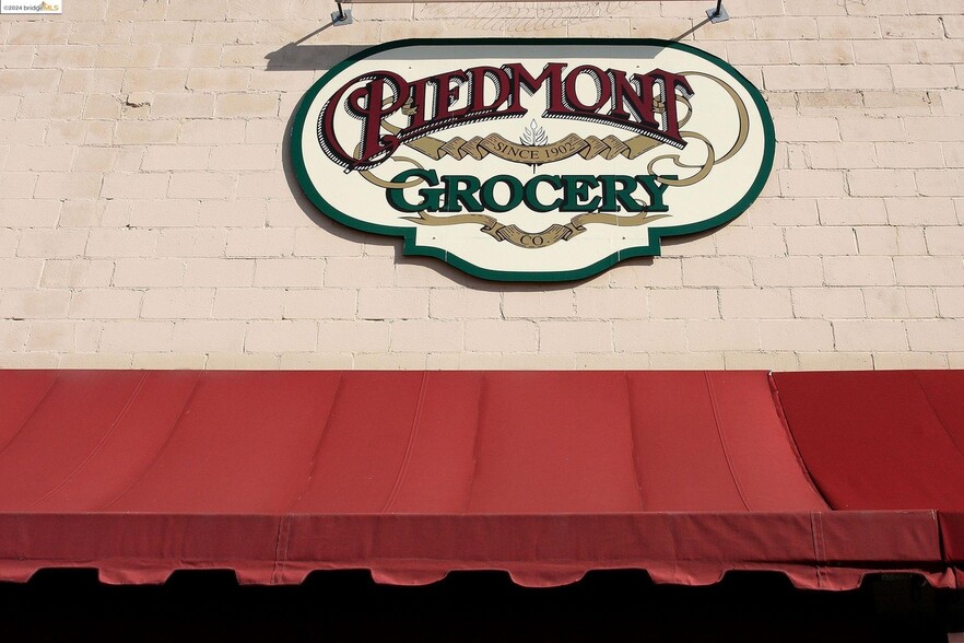 Building Photo - 3877 Howe St