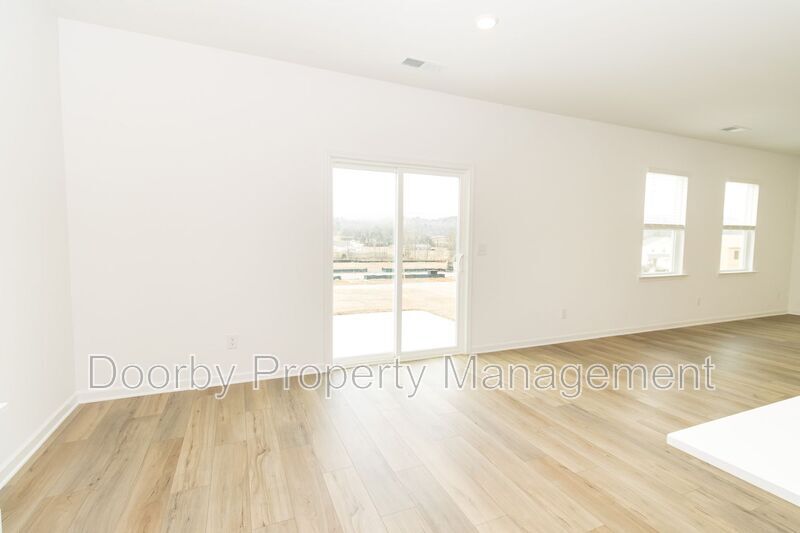 Building Photo - 105 Saddlebred Wy