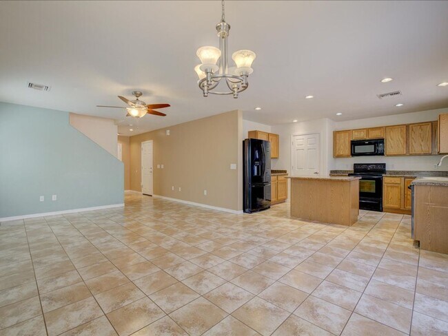 Building Photo - 3 Bedroom 2.5 Bathroom