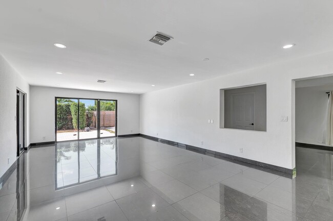 Building Photo - 187 Duke Dr