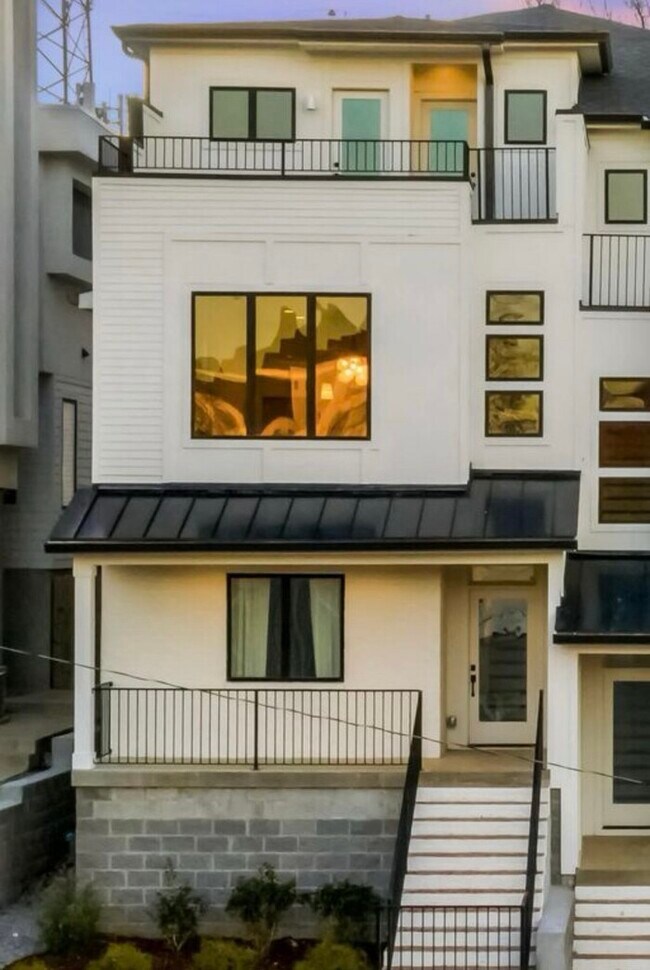 Building Photo - 429 36th Ave N