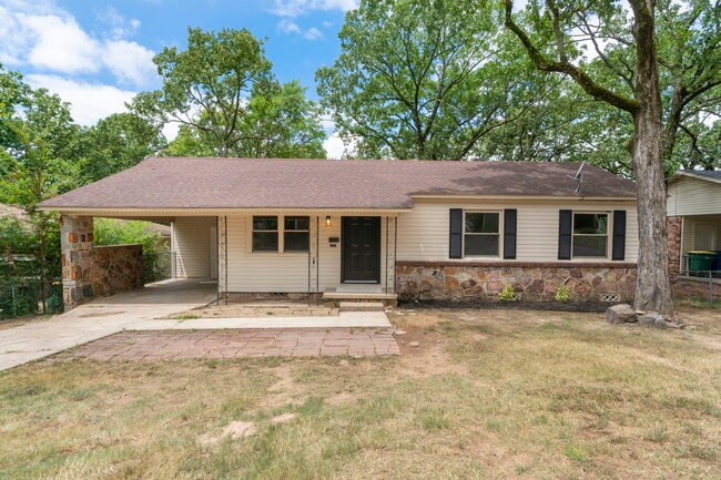 Primary Photo - 4423 West Dr
