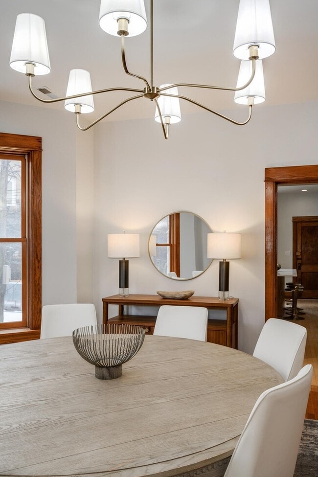 Building Photo - 1415 W George St