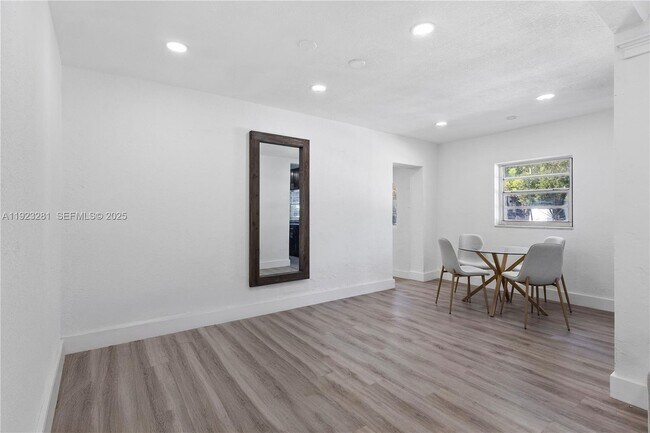 Building Photo - 4030 NW 1st Ave