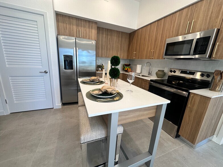 Building Photo - 2029 Monroe St