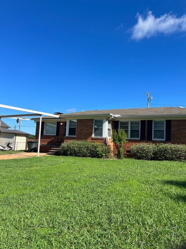 Building Photo - 3 Bed 2 Bath - Florence, AL
