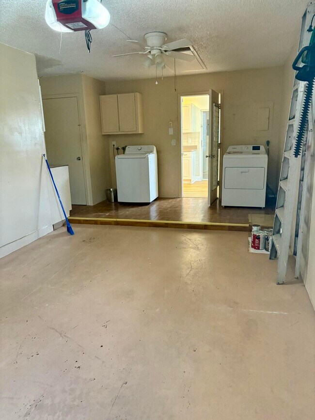 Building Photo - 2019 SW 18th Dr