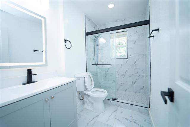 Building Photo - 404 Westwood Dr