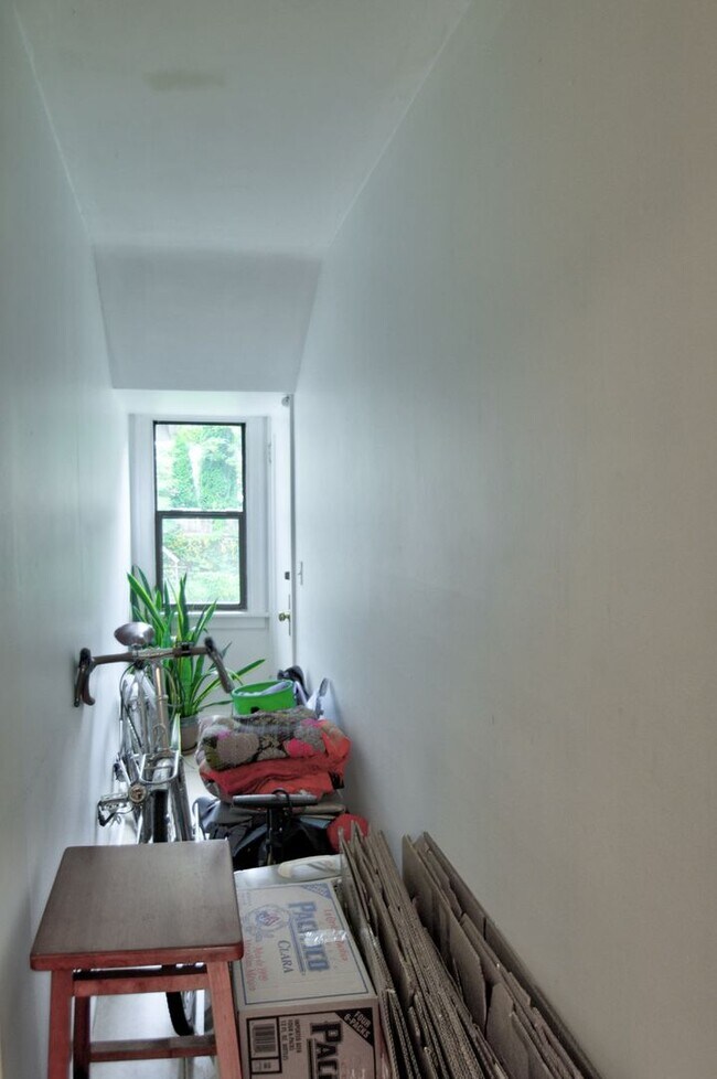 Building Photo - Charming 1-Bedroom Unit in Eastside Olympia