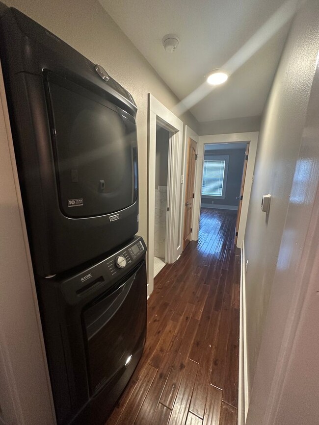 Building Photo - Beautiful 1 Bedroom in Highland