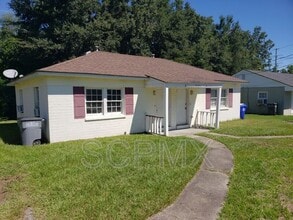 Building Photo - 3104 Azalea Dr