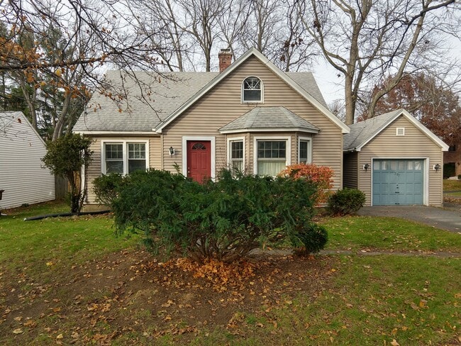 Building Photo - 387 Feura Bush Rd