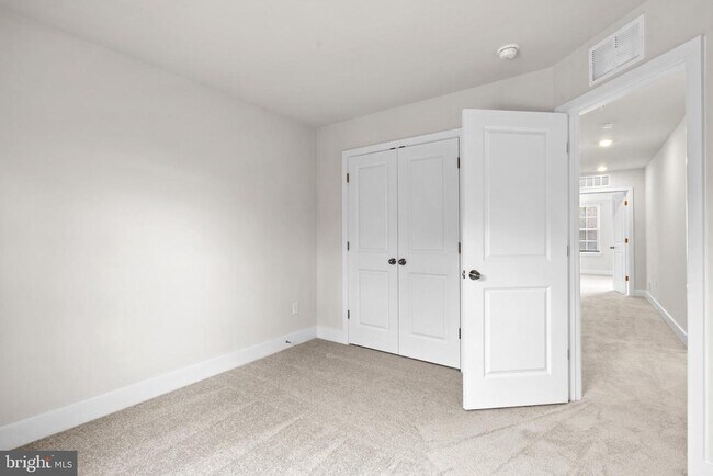 Building Photo - 516 Downswing Rd