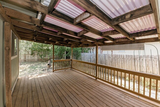 Building Photo - Marvelous in Milwood!