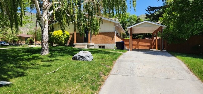 Building Photo - 210 E 300 S