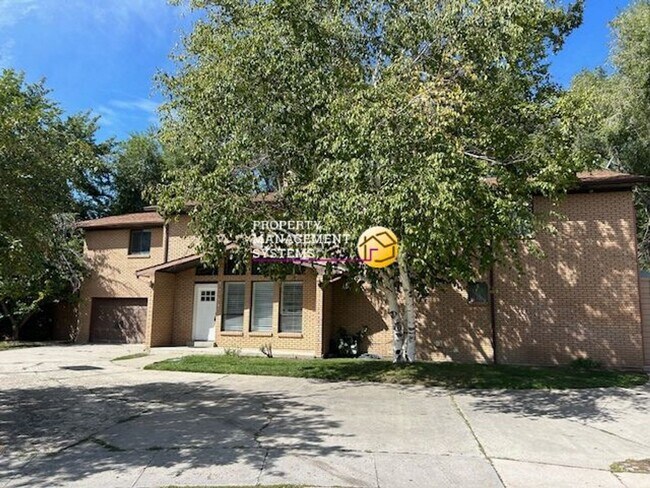Building Photo - 3 Bedroom Twin Home in Sandy