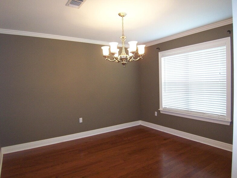 Building Photo - 127 Huntington Dr