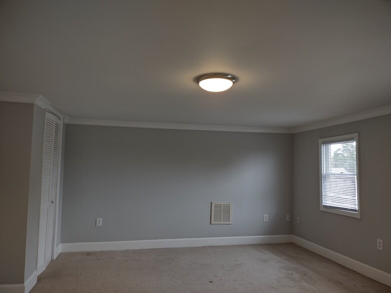 Bedroom 3 upstairs BIG area - 1208 E Main St