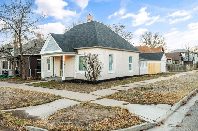 Building Photo - Classic Downtown Home