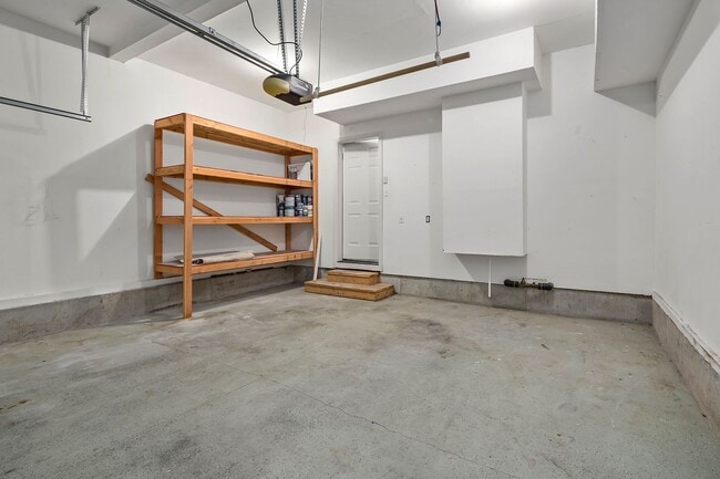 Building Photo - 1611 SW San Mateo Terrace