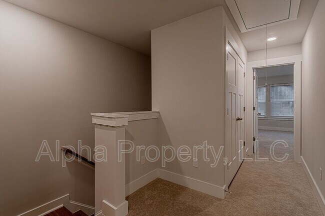 Building Photo - 511 Harebell Wy