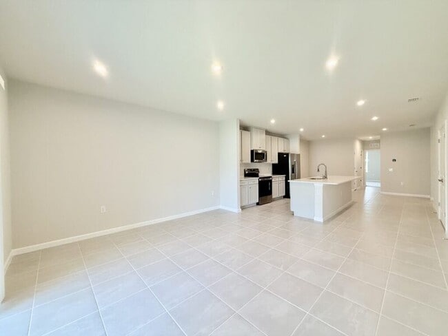 Building Photo - 499 Voltaire Dr