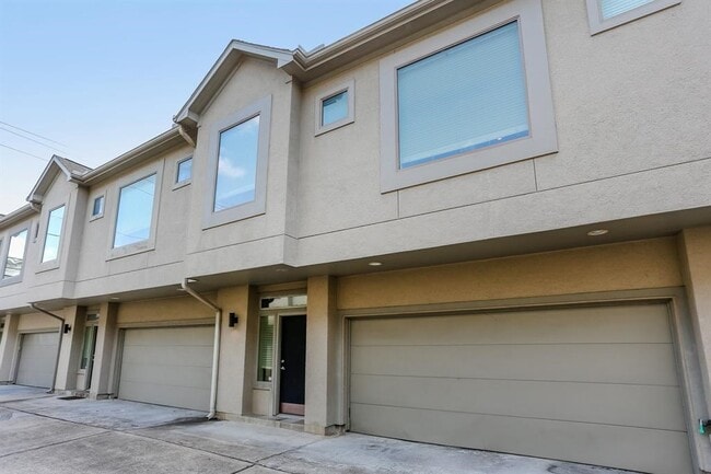 Building Photo - 4030 Center St